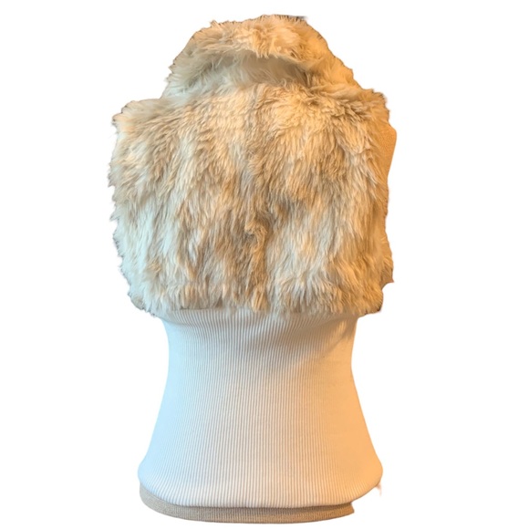 Stylish Cream Faux Fur Women's Vest NWT Sz Small - Picture 2 of 3